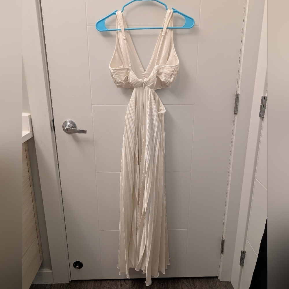 New! A&F Ivory Pleated Midi Dress - Picture 2 of 6